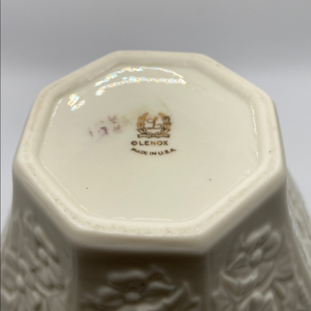 Vintage Lenox Porcelain Vase With 25K Gold Trim Garden Collection - Picture 6 of 7